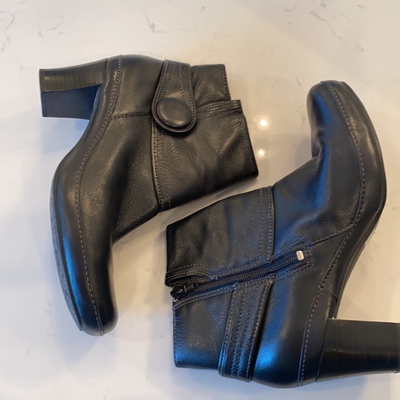 Black booties - Picture 2 of 3